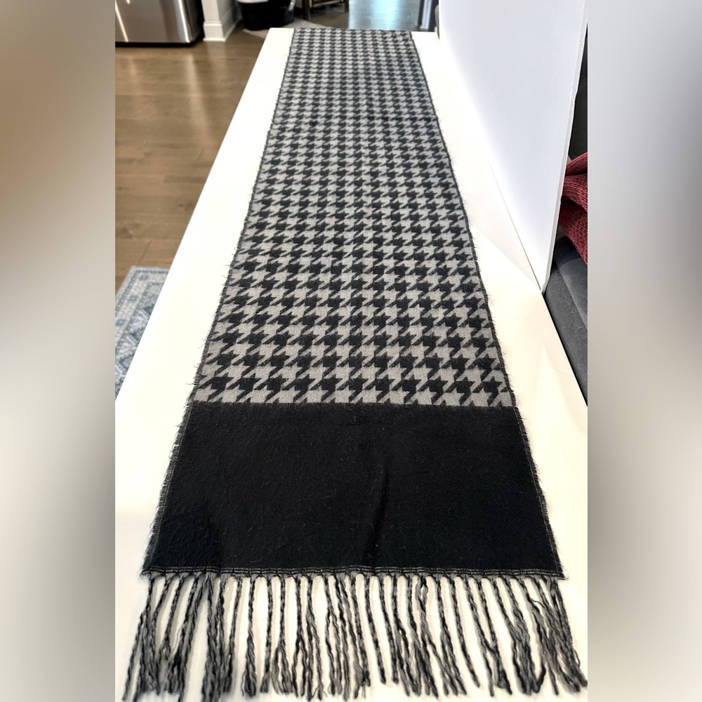 Black & White Classic Houndstooth Pattern Scarf